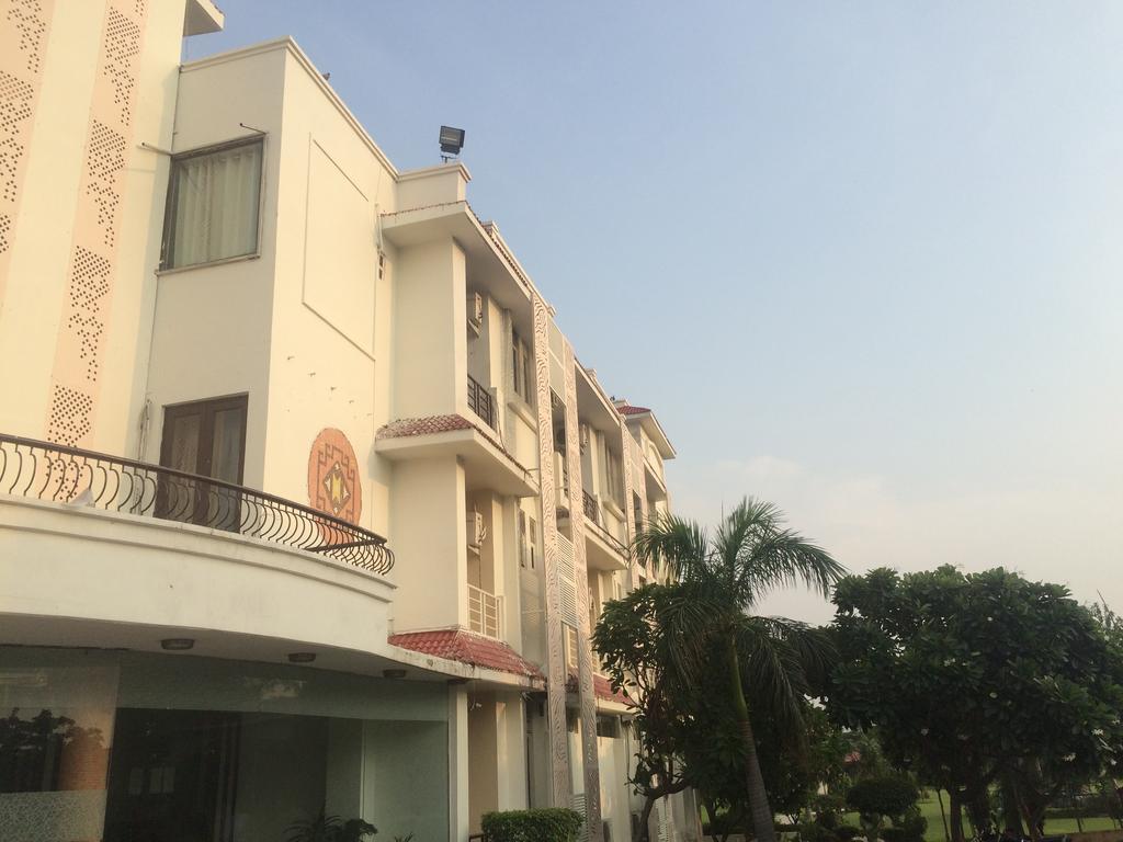 Grand Heritage Resort Grander Noida Exterior foto